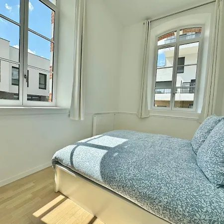 Le Monarque - Parking * フォンテーヌブロー