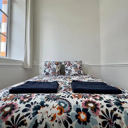 Le Monarque - Parking Apartment Fontainebleau