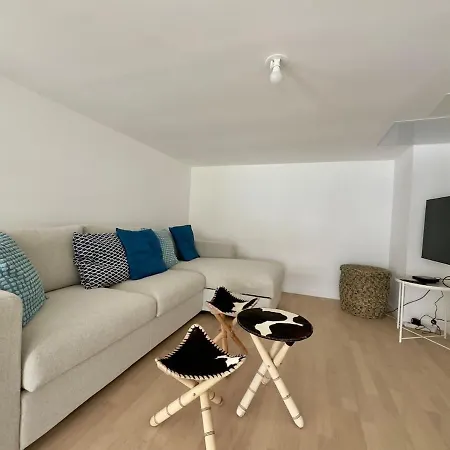 Le Monarque - Parking * フォンテーヌブロー