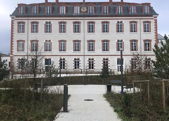 Le Monarque - Parking フォンテーヌブロー