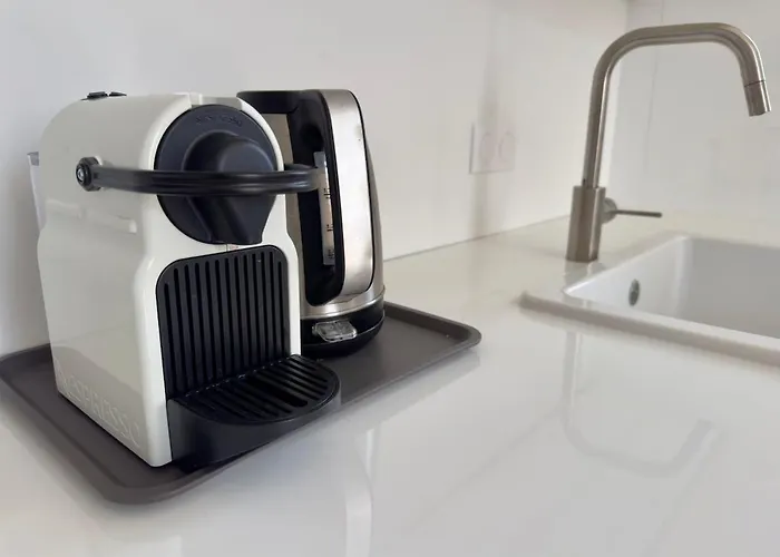 Le Monarque - Parking フォンテーヌブロー