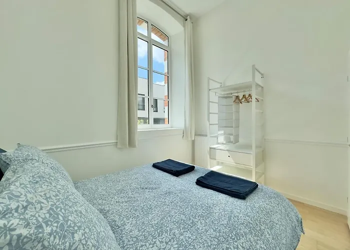 Le Monarque - Parking フォンテーヌブロー