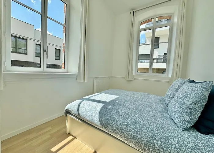 Le Monarque - Parking * フォンテーヌブロー