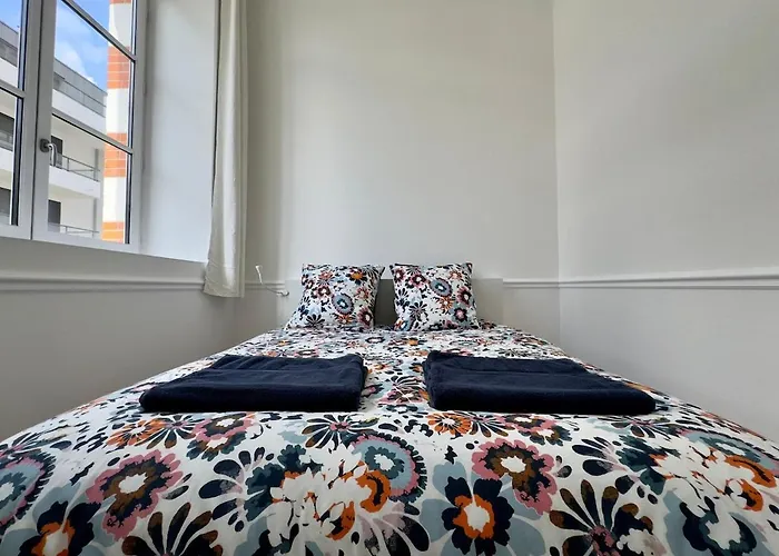 Le Monarque - Parking アパート フォンテーヌブロー