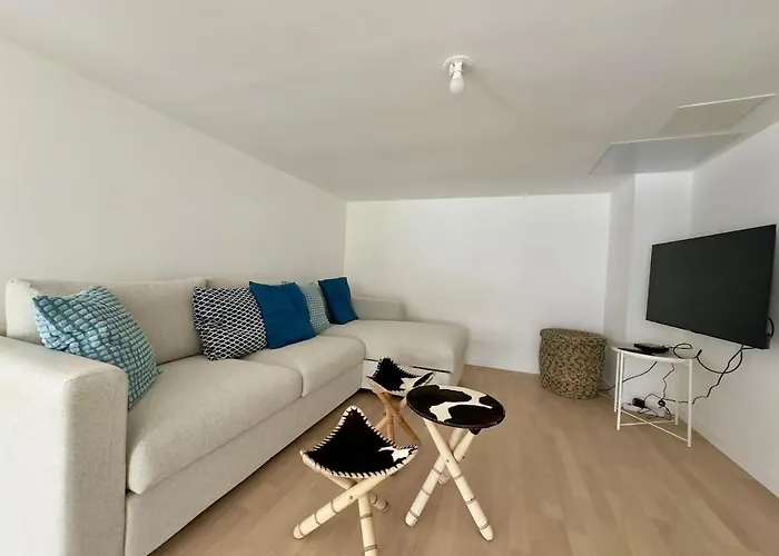 Le Monarque - Parking * フォンテーヌブロー