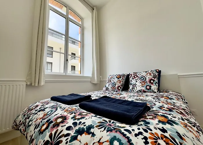 Le Monarque - Parking フォンテーヌブロー