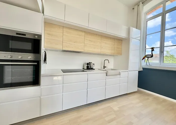 Le Monarque - Parking フォンテーヌブロー